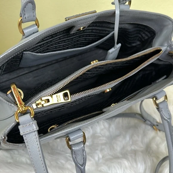 💯Authentic Prada Safiano Leather Handbag🍀